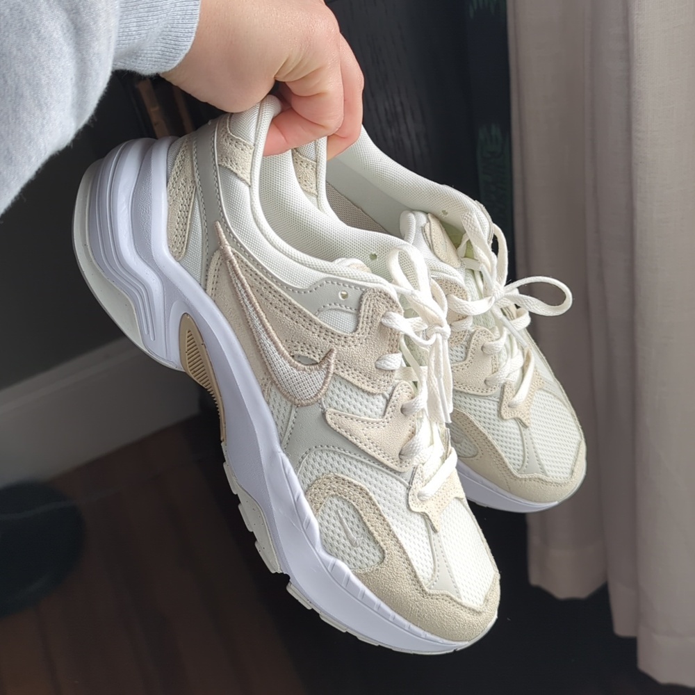 Nike AL8 - W7.5 - Sail/Light Bone